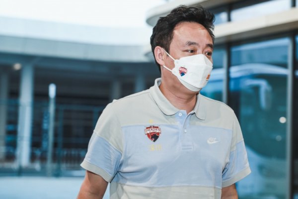 记者：前深足总司理丁勇因纳贿和职务侵占被判12年，并吞扩充11年