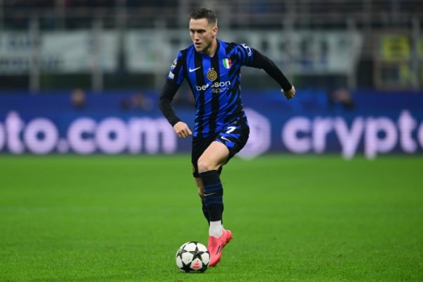 加盟仅1年！跟队记者：要是有相宜报价，国米鼎沸出售泽林斯基