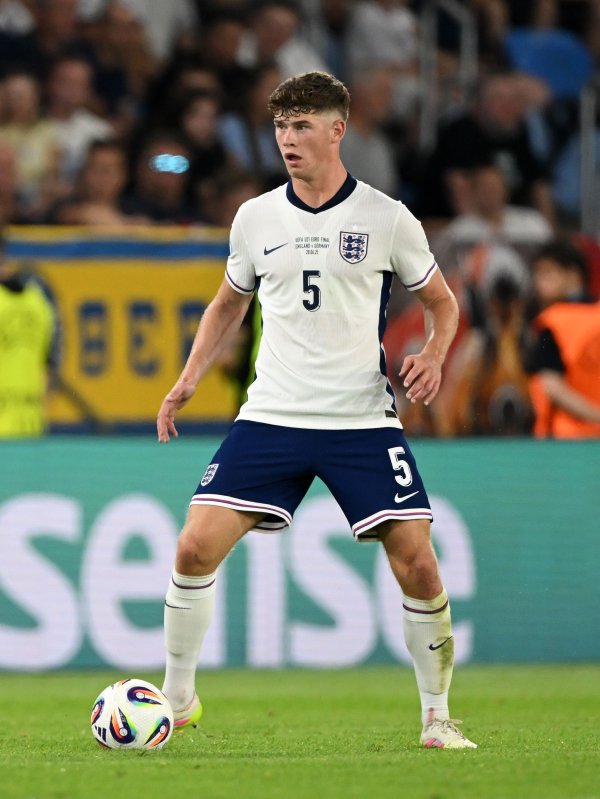 英媒：利物浦密切关心图卢兹22岁中卫克雷斯韦尔