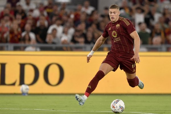 罗体：罗骑兵史初次出现球裤告白辅助商，从下一场热身赛开动使用