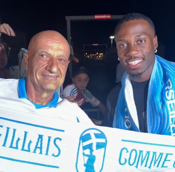 罗马诺：在马赛与尤文已毕左券后，小维阿已抵达马赛