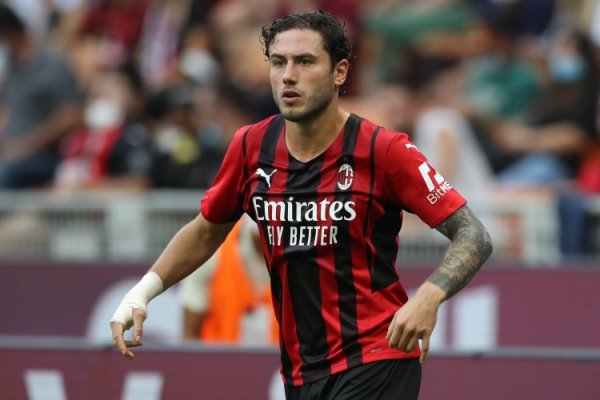 记者：里尔和帕纳辛纳科斯齐已向卡拉布里亚发送报价