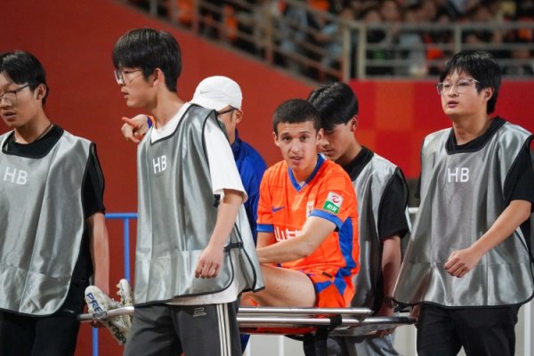 韩鹏：教练组和队员进行了一些疏导 依木兰近期不具备出场要求