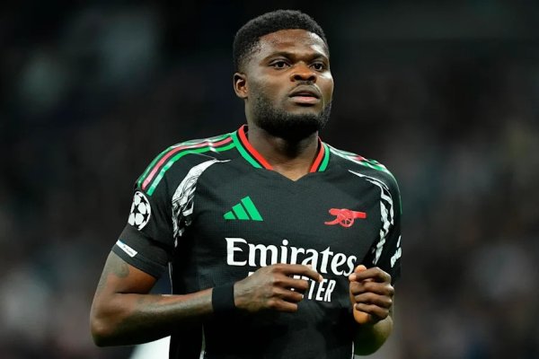 前阿森纳中场托马斯获保释, 转投西甲不竭做事糊口