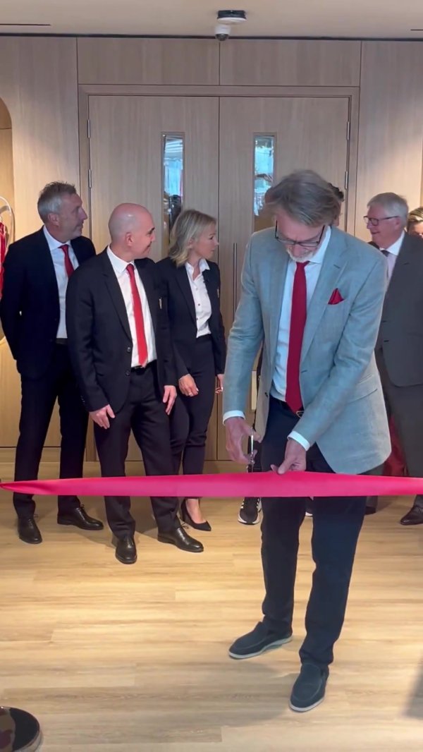 曼联卡灵顿侦察基地变嫌后本日肃肃启用，拉特克利夫爵士剪彩