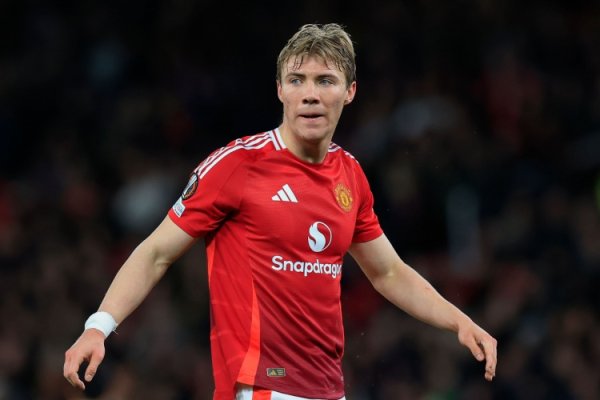 德天外：曼联前卫霍伊伦最近被推选给了拜仁，但拜仁拒却了