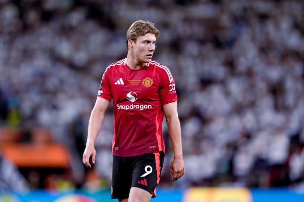 意太空：米兰与曼联仍需就霍伊伦买断要求罢了左券，球员更念念留队