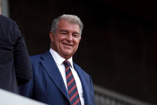 每体：拉波尔塔和超等牙东谈主扎哈维会面，二东谈主关系止境密切