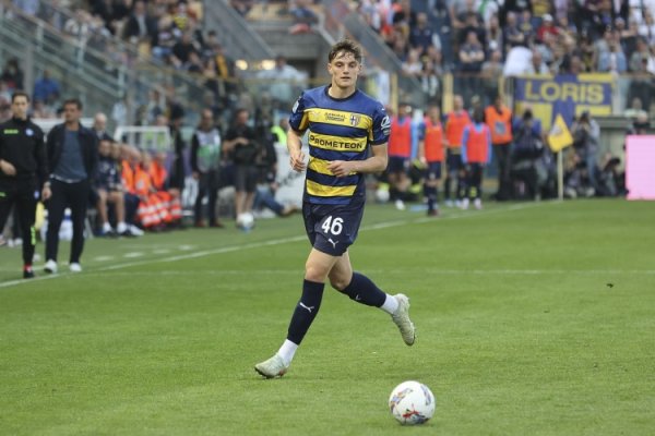 记者：莱奥尼转会展望24小时内完成，奖金非悉数决策紧迫构成部分