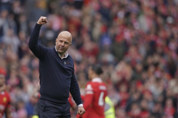 斯洛特：对若塔的问候如斯令东说念主动容 小基耶萨在需要时站了出来