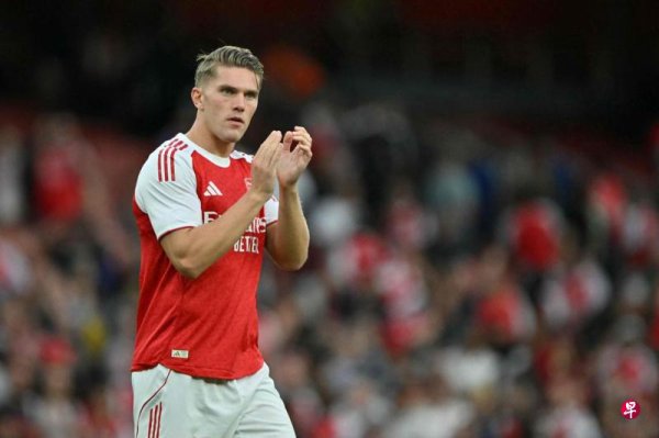 新赛季英超序幕战 曼联阿森纳演出权门对决