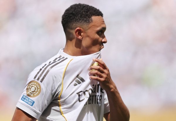 仍需悉力…阿诺德西甲首秀1被过&多项堤防数据挂0，队内评分最低