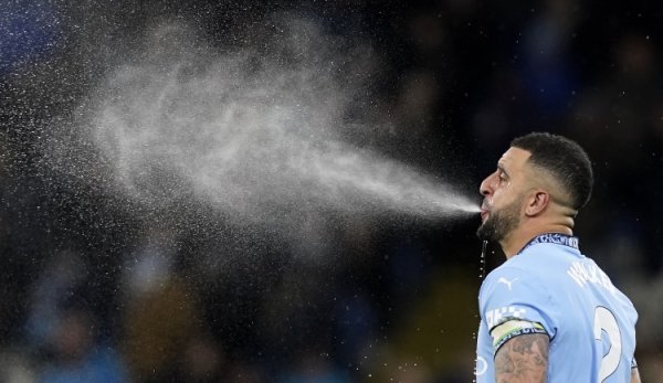 沃克：刚加盟曼城时莱因克尔曾嘲讽我，当今我有6座英超，他呢？