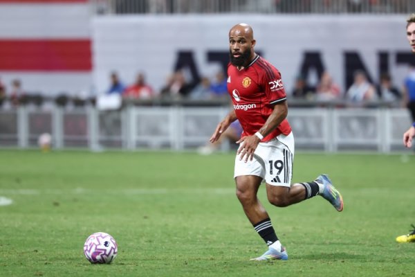 心里苦！姆伯莫旧例期间进球但错失临了一罚点球，导致曼联被淘汰