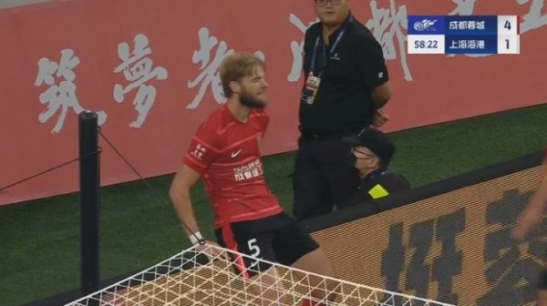 再度拉开比分！莱切特后点头球破门，蓉城4-1逾越海港