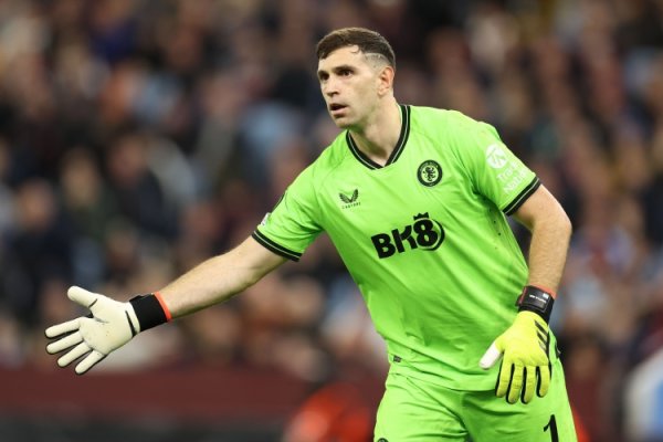 最终遭曼联放胆！电讯报：大马丁是夏窗最大输家，维拉球迷难包涵