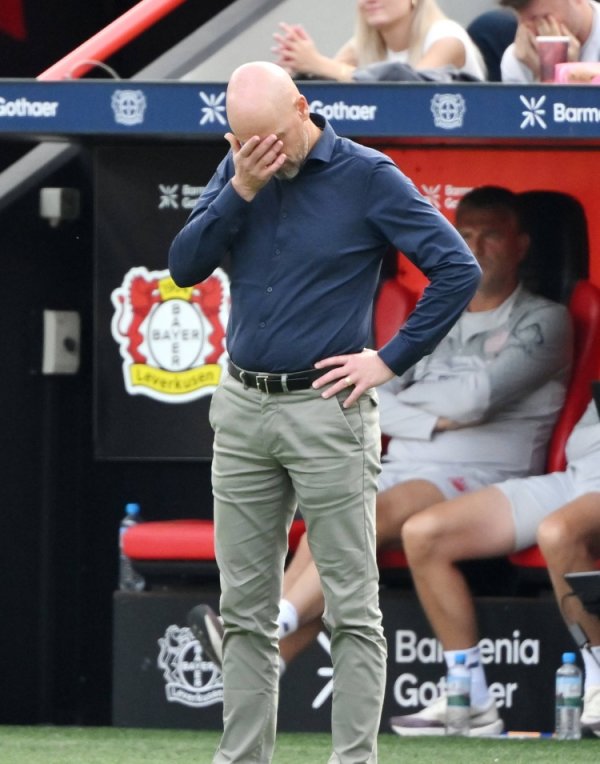 危！踢球者：药厂并未公开相沿滕哈赫，关窗后高层将决定他的将来