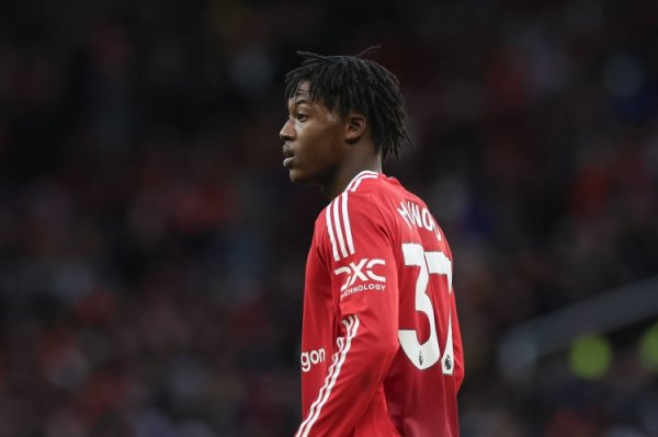 泰晤士：尽管梅努失去位置且续约谈判停滞，但曼联今夏不会出售他