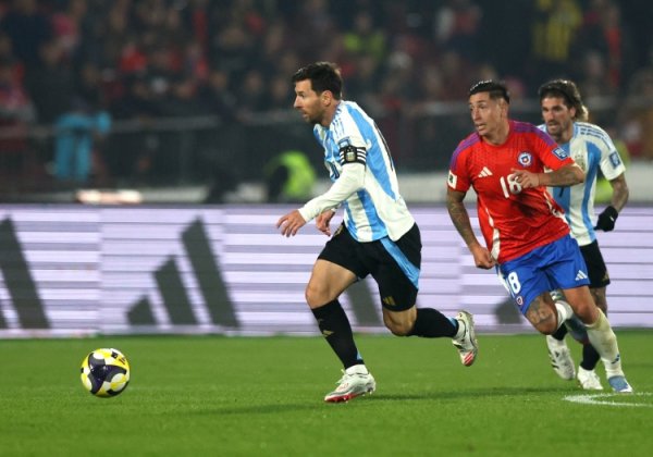 距离第一4球！梅西打入糊口世初赛第35球历史第3，C罗36球第2