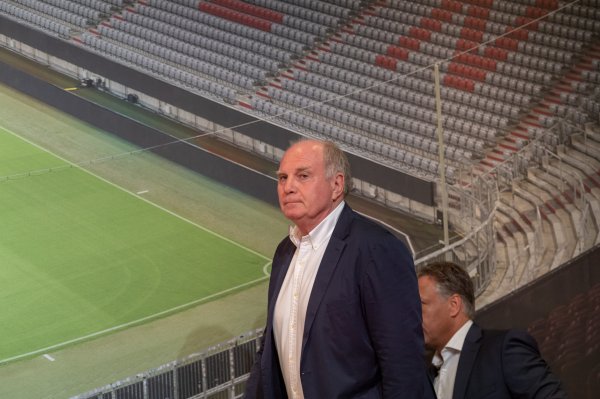 赫内斯：对夏窗引援荒谬闲逸，纽卡签沃尔特马德像玩大财主游戏