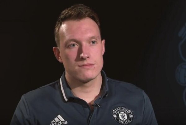 菲尔-琼斯：阿莫林是个有新思法的解说，曼联必须给他更多的因循