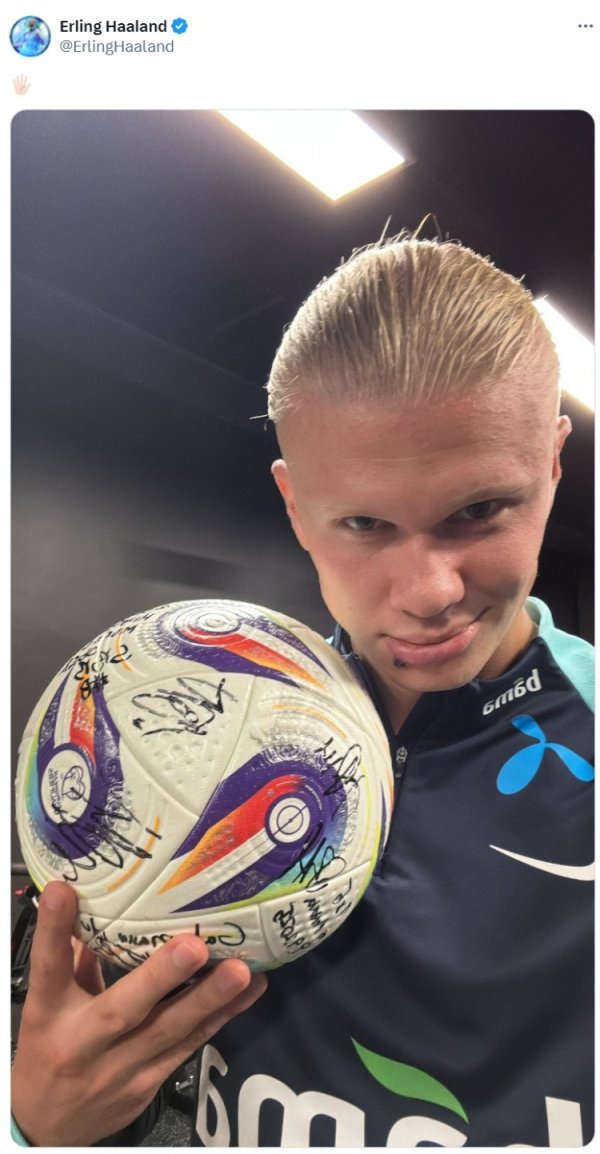 打进5球！哈兰德社媒晒比赛用球，显现邪魅笑颜🖐🏻