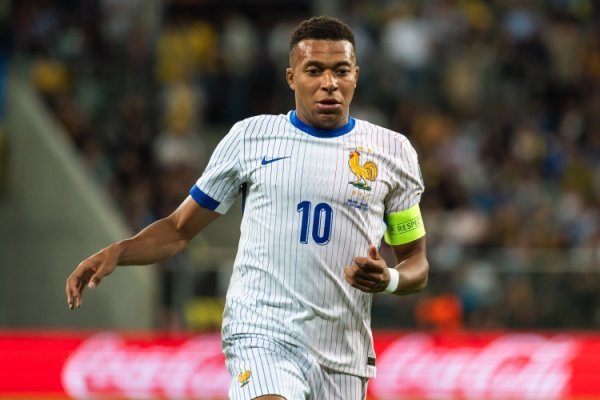 全都巨擘！姆巴佩谈皆达内：他是法国足球享有一切职权的独一东说念主