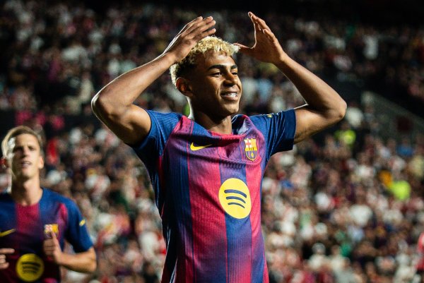 世体：拉波尔塔、弗里克、亚马尔、拉菲等将代表巴萨出席金球授奖