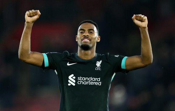 传射立功，费迪南德社媒嗟叹：赫拉芬贝赫确凿个好球员！