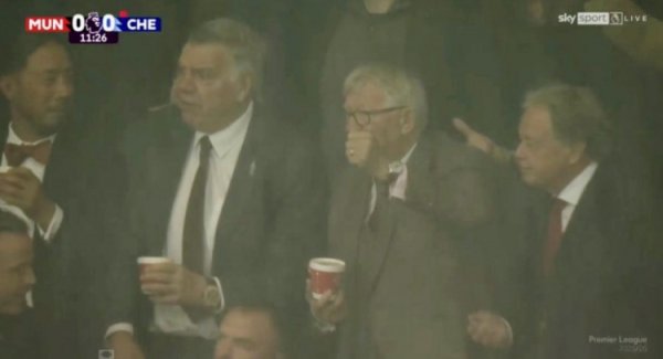 太阳报：弗格森和阿勒代斯全部看曼联vs切尔西，两东说念主也齐深爱跑马