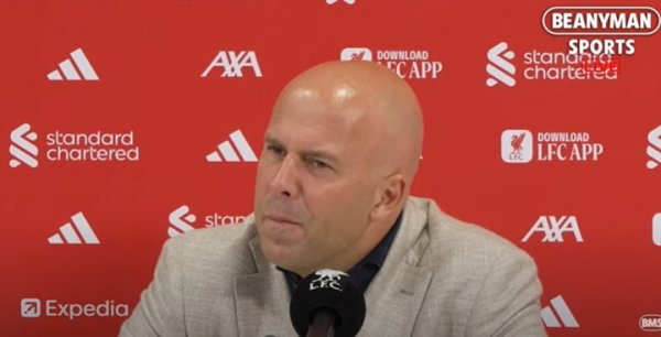 真被气到了！斯洛特谈埃基蒂克染红：毫无必要且愚蠢，要适度脸色