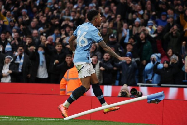 记者：萨维尼奥不铲除连续为瓜帅服从，续约考虑在进行但尚未完成