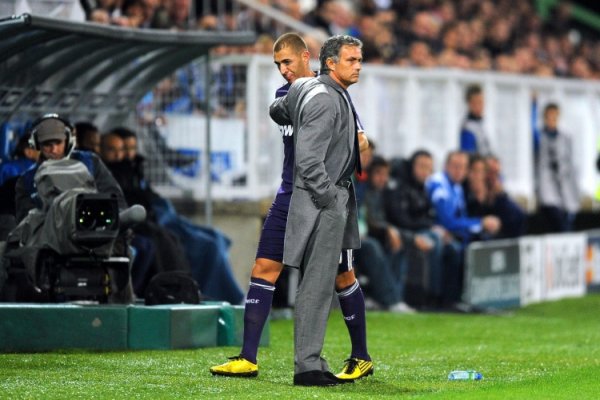 遭辟谣后马卡再发文：穆帅躬行致电本泽马，球员阐扬有计划去本菲卡