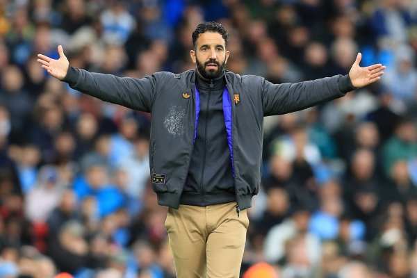 跟队：咱们是判断主帅下课的老手，一切迹象齐标明阿莫林要下课了