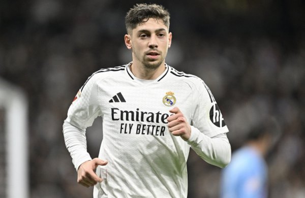 此前称不爱踢右后卫！世体：巴尔韦德对黄潜时踢右后卫发扬出色