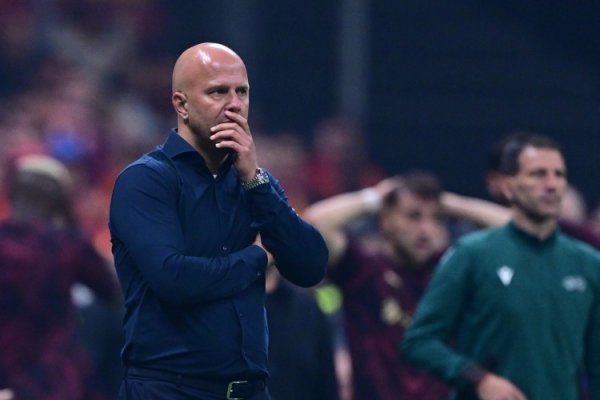 TA：斯洛特濒临执教糊口最大熟习，他要面对一大堆急需措置的问题