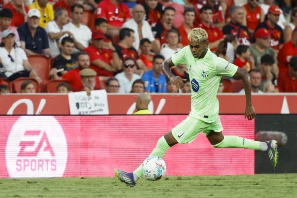 世体：巴萨当天进行了本周临了一训，费尔明和亚马尔等东说念主连接复原