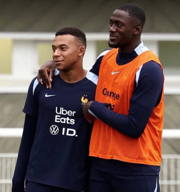 西媒：科纳特在查验中找姆巴佩教诲西语，他为加盟皇马已学习数月