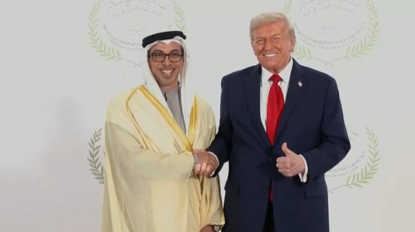 😁特朗普会面曼城雇主曼苏尔：特殊多的资金，无穷的资金💰️