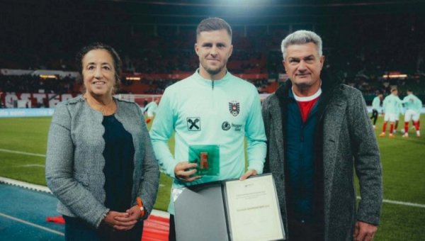 官方：莱比锡中场鲍姆加特纳助力乌干达讲授慈善，获平正竞赛奖