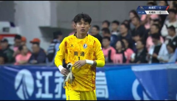 为点球大战作念准备！南通第90分钟换下首发门将，蔡天龙替补登场