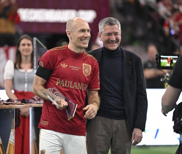 罗本：卡尔不行兴隆于踢了1场好球 达到巅峰和保合手巅峰是两回事