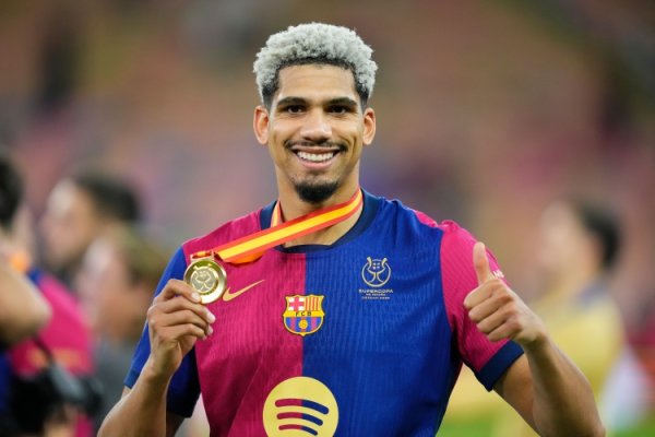 阿劳霍186次出场追平内马尔并排巴萨好意思洲球员出场数第十，梅西第1