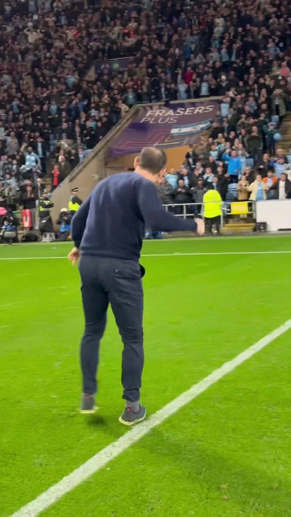 东谈主到中年😌兰帕德率队4分领跑英冠献艺农夫三拳，头顶已寥落...