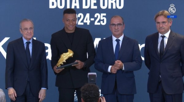 生活初次获奖！姆巴佩领取24-25赛季欧洲金靴，皇马全队到场赈济