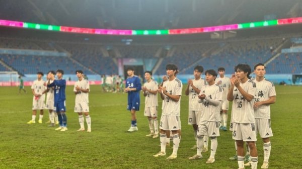 全运会足球样子须眉U20组8强战，上海U20队3比2投降新疆U20队