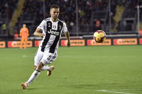 咫尺解放身！皆体：35岁皮亚尼奇造访尤文实践基地，他念念重返赛场