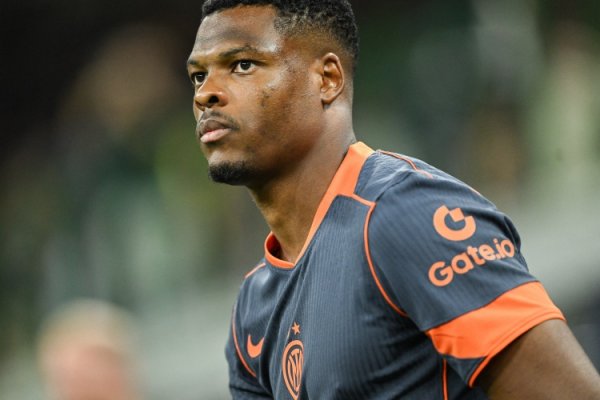 记者：国米觉得邓弗里斯伤势无大碍，球员复返意大利未来采纳理疗