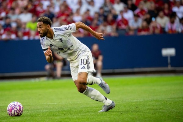 被枪迷问是否加盟阿森纳！库尼亚开赴点拒答，随后笑答“不，谢谢”