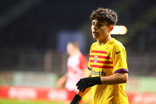 世体：哈维·埃斯帕异常多名巴萨小将将出战巴萨B队比赛